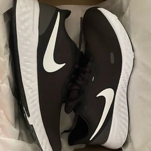 Nike Revolution Runners